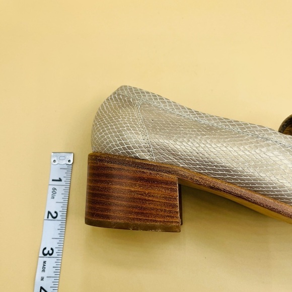 Stuart Weitzman Gold Leather Loafers Size 8.5 - Picture 7 of 9